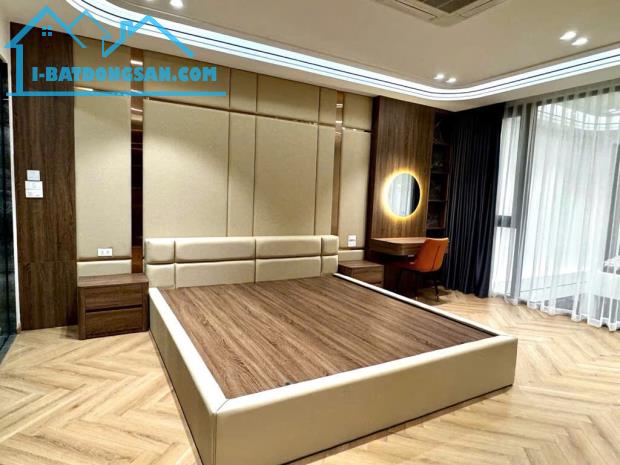 TUYỆT TÁC HẠNG SANG 5* NGUYỄN VĂN CỪ 105M, 7T, MT6M, LÔ GÓC, THANG MÁY, BỂ BƠI VÔ CỰC.