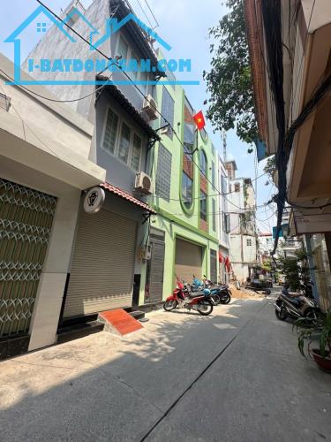 QUẬN 1 ĐƯỜNG TRẦN HƯNG ĐẠO 👉 BÁN ĐẤT TẶNG NHÀ - GIÁ 10,8 Tỷ - HẺM RỘNG 7M THẲNG 1/. - 1
