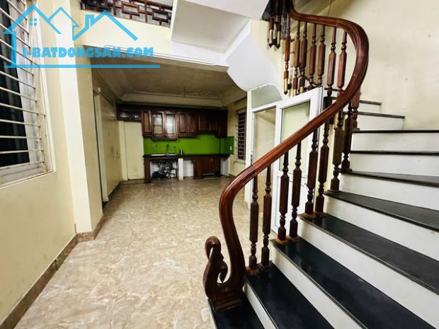 VIP HIẾM HOÀNG MAI - NHÀ 2 THOÁNG - Ô TÔ CẠNH NHÀ - ĐẦU TƯ CỰC NGON