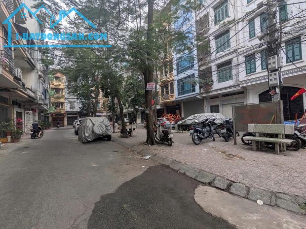Có 102! Phân lô Vip Khuất Duy Tiến-TX, lô góc 3 thoáng, ô tô tránh 40m2, mặt tiền 4,2 m, c - 1