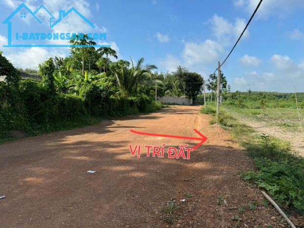 CẦN TIỀN SANG GẤP 10X35= 350M2 ĐẤT THỔ CƯ ĐỐI DIỆN KHU CÔNG NGHIỆP, NGAY CHỢ. GIÁ 180 TR