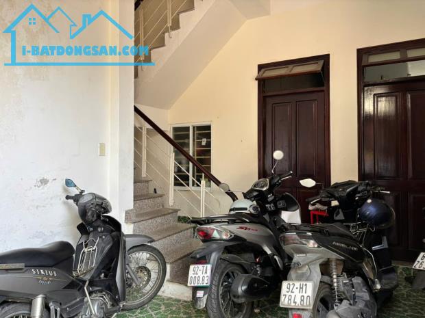 ♣ Sau lưng MT Đống Đa, gần Chợ, 56m2, 3 tầng, 5 Phòng cho thuê, 2.65 tỷ - 2