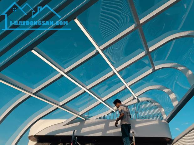 Đội Cấn, Mặt hồ Đầm Tròn, Nội thất Châu Âu, 8 tầng TM. 57m2, MT 5,5m. Chỉ 28 tỷ