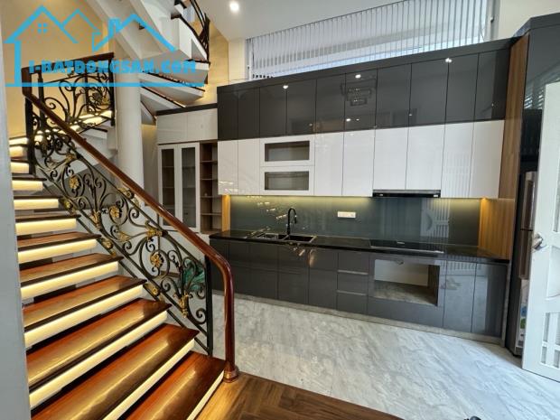 Bán nhà Hồng TIến-Long Biên,Lô GÓc,full nội thất, DT 59m2 ,MT 8,5m, GIá 11,8 tỷ - 2
