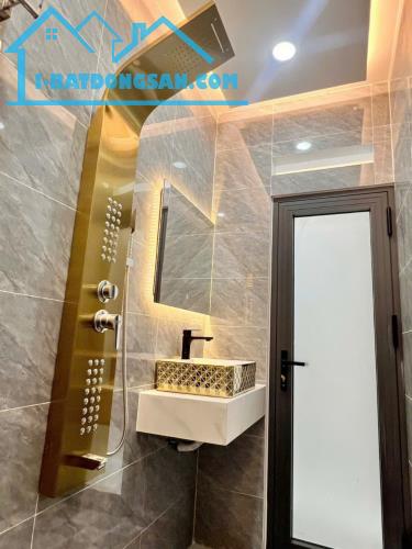 Nhà 5 tầng mới xây, ô tô đậu cửa, cạnh Khu Celadon, 6.3 tỷ