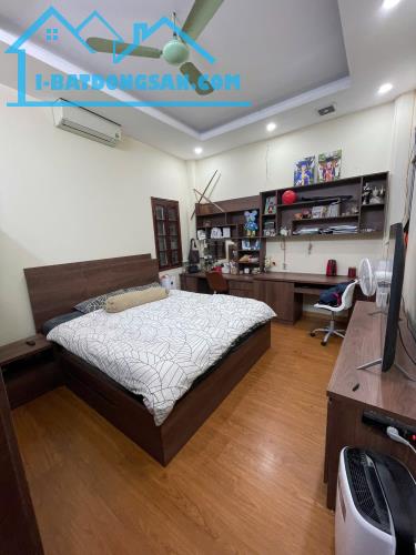 🔥🔥🔥Nhà mjk cần bán gấp nhà Ngõ 260 Tân Mai  Dt sổ 31, 5 tầng( sổ vuông đẹp, mặt tiền rộ - 2