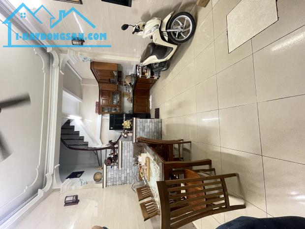 🔥🔥🔥Nhà mjk cần bán gấp nhà Ngõ 260 Tân Mai  Dt sổ 31, 5 tầng( sổ vuông đẹp, mặt tiền rộ