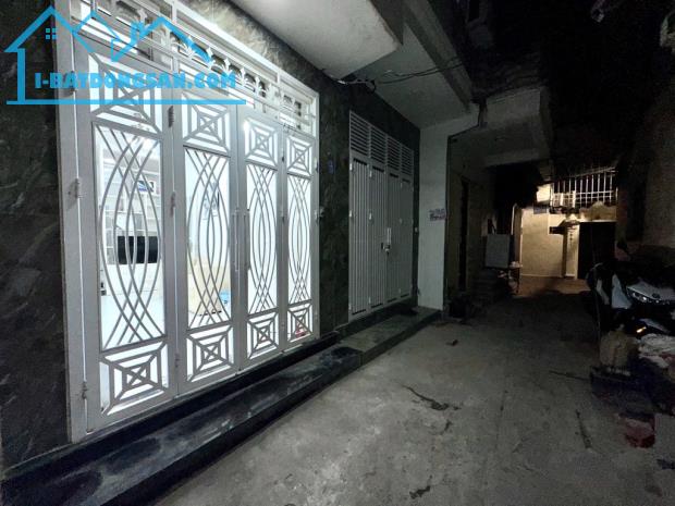 Bán Nhà phố Kim Mã - lõi Ba Đình DT 30m x 5 tầng 3 ngủ Giá 5,9x tỷ