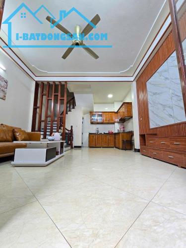 Chính chủ cần bán nhà ngay phố Nguyễn Trãi 50m ô tô 30m2 5T MT 5m - 3