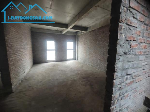Cho thuê biệt thự B4 Nam Trung Yên 5tầng 120m2 xây thô hoàn thiện mặt ngoài kinh doanh tốt - 1