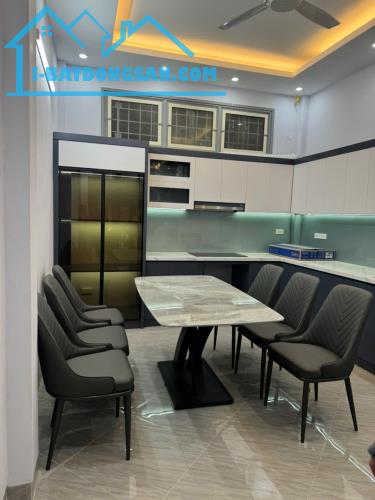 Bán nhà 5 tầng, nội thất đẹp, có thang máy, ô tô đỗ cửa phố Kim Đồng, Giáp Bát, Hoàng Mai - 2