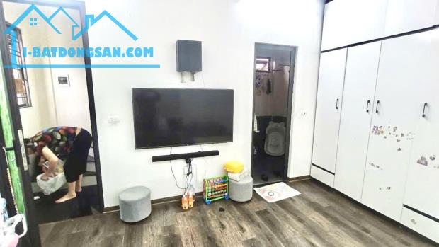 Bán nhà riêng Phố Bạch Mai, mặt ngõ thông, 10M ra mặt phố - 5 Tầng 3 ngủ - Mới xây vài năm - 2