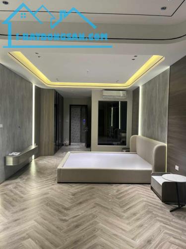 Bán nhà đẹp nhất Nguyễn Sơn,55M,7 tầng thang máy,MT 5M,ngõ thông,gara 2 ô tô.Nhỉnh 18 tỷ - 3