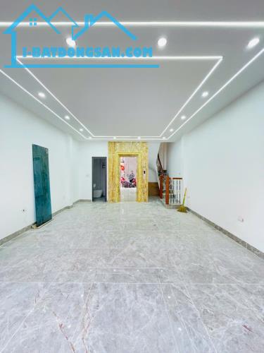 Bán Nhà: Ngọc Hồi, cách BX Nước Ngầm, 600m, 6 tầng, Thang Máy, oto đỗ cửa, Nhỉnh 8 tỷ