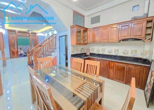 Việt Hưng Long Biên -2 MẶT THOÁNG DÂN XÂY -TƯỜNG 20, NGÕ NÔNG, GẦN Ô TÔ NHỈNH 8.x T.Ỷ THƯƠ - 2