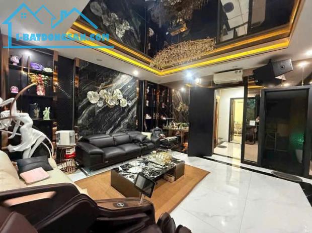 Hơn 5 tỷ mặt phố An Thắng sầm uất gần đường Quốc lộ 6, 70m2x4T. Lh 0989626116