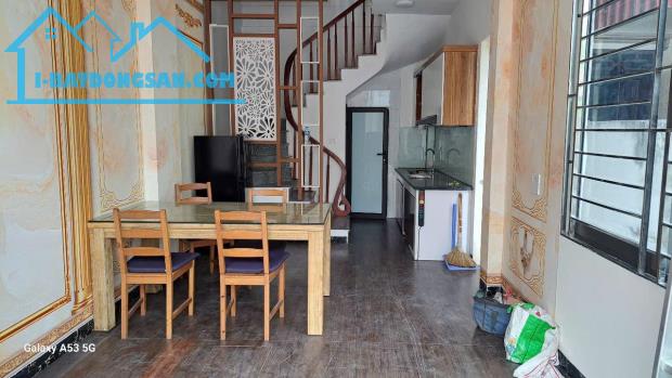 Cho thuê nhà riêng Thạch Bàn 35m2 5 tầng 3 ngủ giá 8.5 triệu