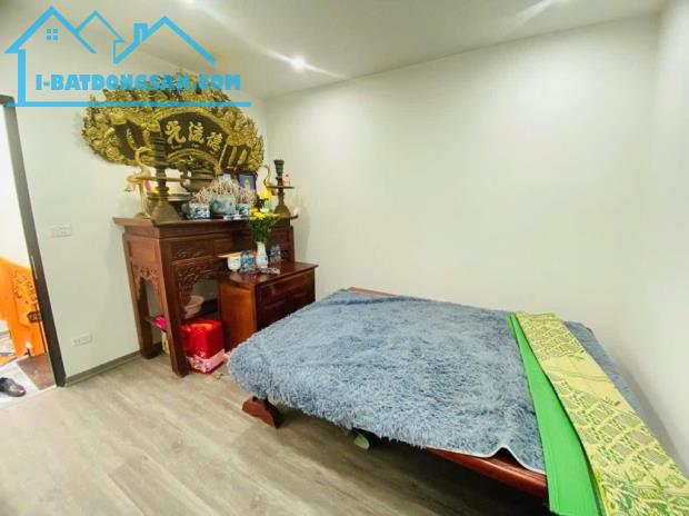Bán nhà Mễ Trì Hạ,300m ra mặt phố, ba gác đỗ cửa,nở hậu.34m2/5 tầng/mt:5,9m