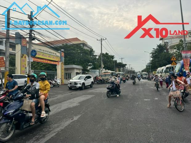 Bán nhà 100m2 góc 2 mặt tiền Chợ Điều phường Long Bình TP Biên Hòa có 3,4 tỷ