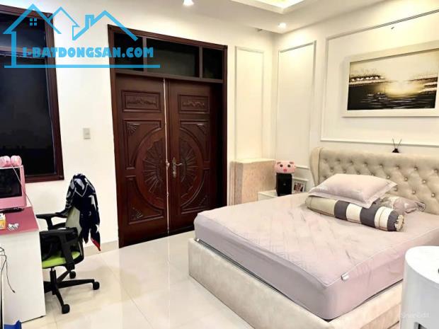Bán nhà mặt phố Q.9, 100m², 3 tầng, 4PN, 8.6 tỷ, sổ hồng
``` - 1