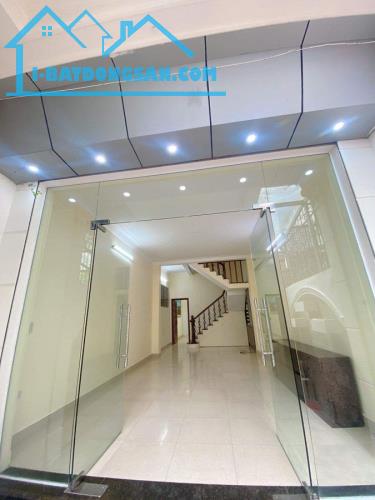 Bán Nhà Mặt Phố Xã Đàn 2. Đống Đa. 5 Tầng Thang Máy. Ô Tô. Vỉa Hè. DT 104m2. Giá 31,3 Tỷ.
