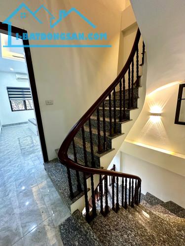 Bán nhà phố Lệ Mật, Việt Hưng 52m2x3T, ngõ nông ô tô, giá 7.3 tỷ