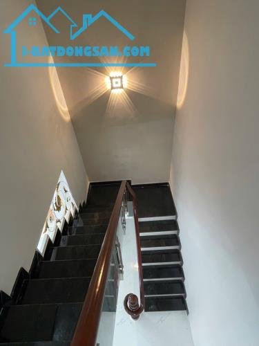 Bán gấp nhà 2 tầng ấp Mỹ Hòa gần chợ Đầu mối HM chỉ 4.9 tỷ TL.