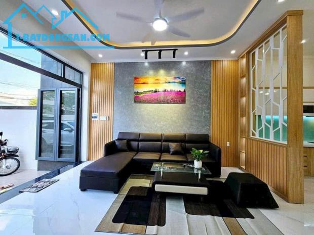 CHÍNH CHỦ NHƯỢNG LẠI CĂN 2 LẦU SHR 5X18 GIÁP PHƯỜNG BỬU LONG - 1