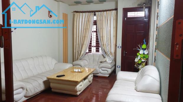 Bán nhà Hoàng Cầu Phân Lô - Ô Tô vào nhà DT 45 m X 5 tầng. Giá 12 tỷ. - 2