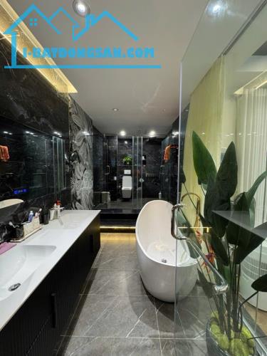 Nhà đẹp Ngọc Lâm , 50 m 6 tầng , mật tiền 8 m . Giá 18,2 tỉ ( có TL)