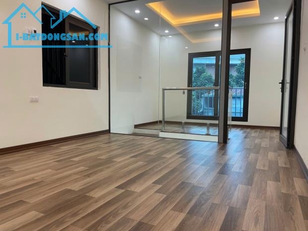 Nhà B9 Tập Thể Nghĩa Tân, Cầu Giấy. 2PN, 2VS; Giá 2.9 Tỷ