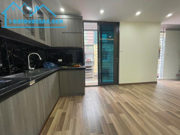 Nhà B9 Tập Thể Nghĩa Tân, Cầu Giấy. 2PN, 2VS; Giá 2.9 Tỷ - 2