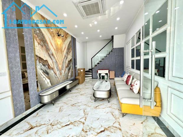 ÔTÔ - GẦN PHỐ - THANG MÁY - NHÀ ĐẸP PHỐ VÕ THỊ SÁU   41m-7 tầng -16,9 tỷ   - Tầng 1 : Gar - 2