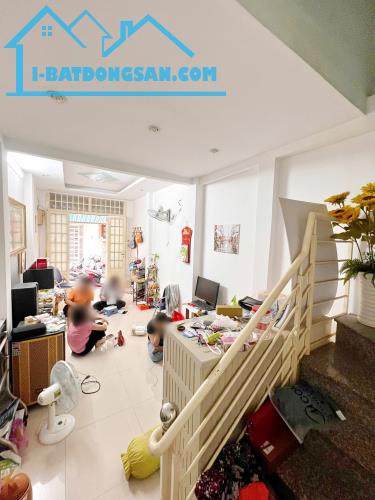 Bán nhà 2 lầu Quận 8 hẻm 4m đường Âu Dương Lân Phường 3