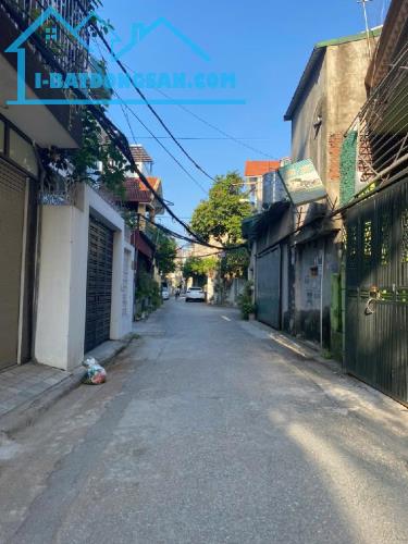 Bán gấp – Nhà dân xây – Ngõ ô tô tránh – Phường Thạch Bàn, 4 tầng, 40 m2 giá 8,x tỷ.