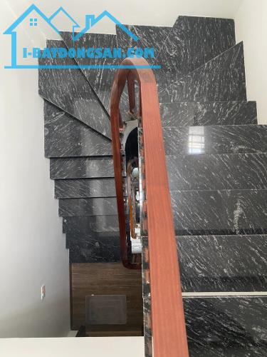 Bán nhà mặt ngõ Xã Đàn, gần 40m2, ô tô đỗ cửa, gần phố, 9.35 tỷ