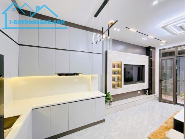 Trần Thái Tông Cầuu Giấy 30m2,5 tầng, ngõ rộng chỉ 6.3 tỉ