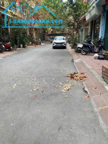 ĐẤT VÀNG phân lô  gần quận ủy bắc từ liêm - KINH DOANH ĐỈNH -33M2 - 4TỶ