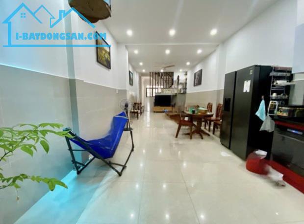 Cần bán nhà Ông ích khiêm 81m2, 3 tầng – sân thượng, hẻm xe tải hơn 7m