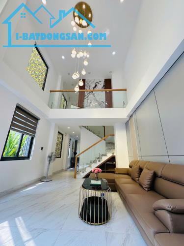 Căn góc 2MT nhà 6 tầng đường Hồng Lạc - Lạc Long Quân. DT: 5x14m [vuông vức].Giá 9.7 tỷ - 2