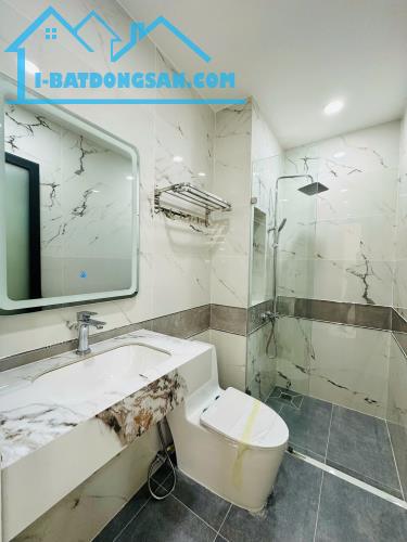 Căn góc 2MT nhà 6 tầng đường Hồng Lạc - Lạc Long Quân. DT: 5x14m [vuông vức].Giá 9.7 tỷ - 4