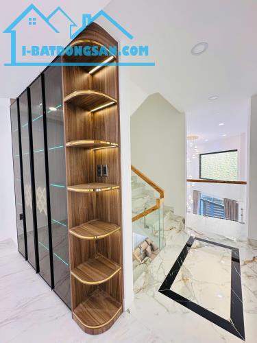 Căn góc 2MT nhà 6 tầng đường Hồng Lạc - Lạc Long Quân. DT: 5x14m [vuông vức].Giá 9.7 tỷ - 5