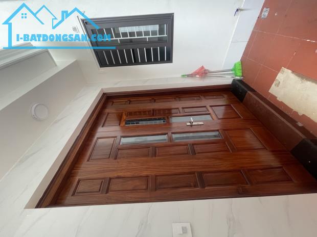 Bán Nhà phố Ô Cách , Q Long Biên , cách mặt phố 10m, chỉ với giá 5 Tỉ - 5