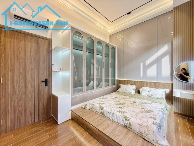 Ngộp lãi bán nhà hẻm 4,5m cho thuê 18 tr. Cao Thắng, Phường 3, Quận 3. Giá 3,99 tỷ sổ sẵn