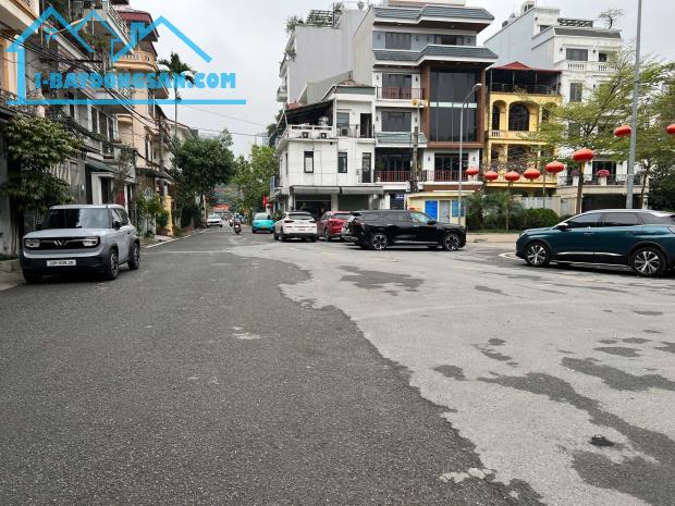 NHÀ ĐẸP HOÀNG NHƯ TIẾP 50M, 8T, MT4.5M, NỞ HẬU, THANG MÁY, GARA, Ô TÔ THÔNG CÁC PHÍA.