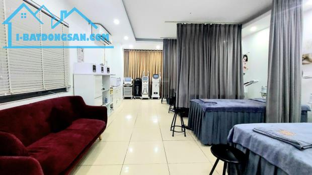 Bán nhà mặt phố Vip Hào Nam bán gấp 42m2 x 5 tầng chỉ 18 tỷ - vị trí kim cương