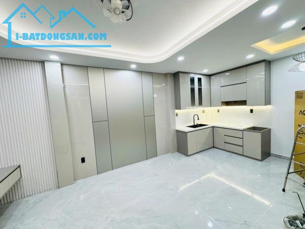 HƠN 3 TỶ KIẾM ĐÂU RA NHÀ ĐẸP FULL NỘI THẤT, HẺM XE HƠI, 35M2, ngang hơn 7, NHÀ VUÔNG VỨC