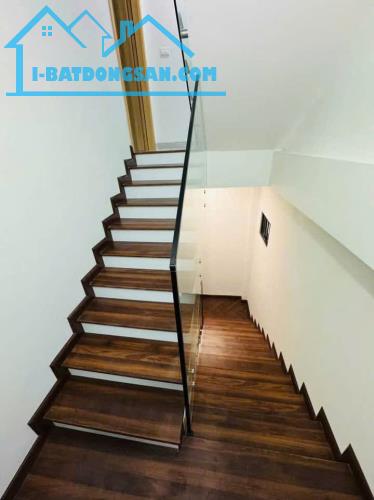 BÁN GẤP NHÀ Y MIẾU ĐỐNG ĐA 35m2, 4 TẦNG MẶT TIỀN 4,3m GIÁ  9.9 TỶ - 5