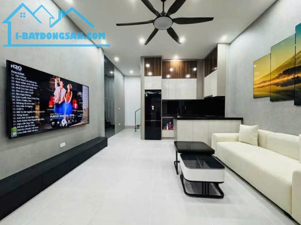 BÁN GẤP NHÀ Y MIẾU ĐỐNG ĐA 35m2, 4 TẦNG MẶT TIỀN 4,3m GIÁ  9.9 TỶ - 4