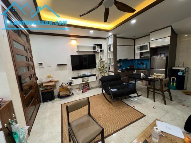 BÁN NHÀ ĐẶNG TIẾN ĐÔNG 40m 5T Mt 5m GIÁ 8.7 TỶ NGÕ THÔNG 20M RA MẶT PHỐ KINH DOANH. - 1